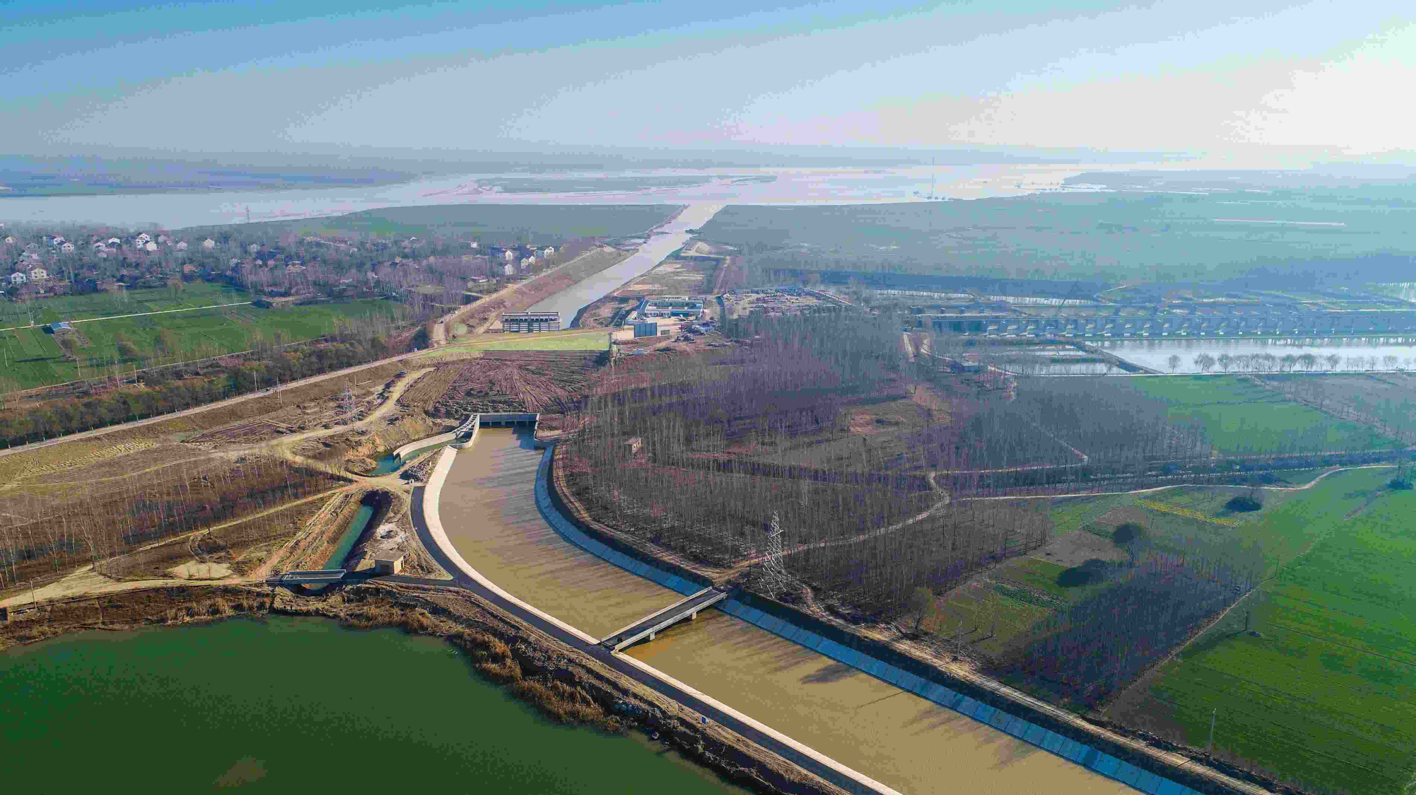 實(shí)施引黃入冀調(diào)水，助力華北地下水超采綜合治理和白洋淀生態(tài)環(huán)境修復(fù)。水利部水資源局供圖