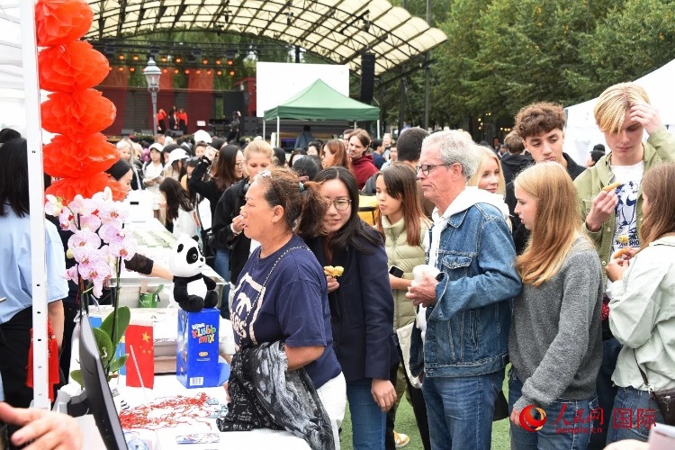 斯德哥爾摩中秋游園會。人民網(wǎng)記者 殷淼