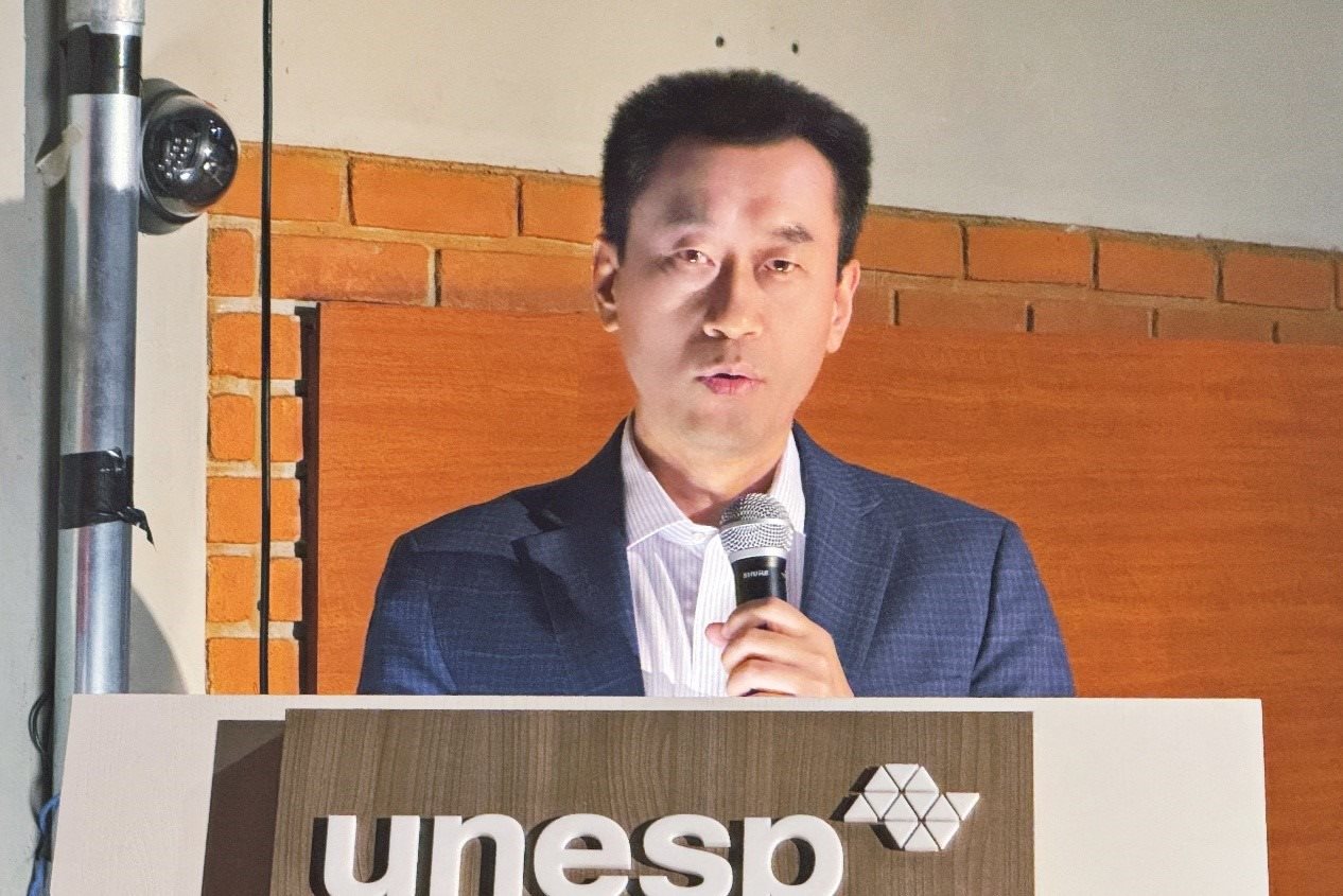 中國(guó)駐圣保羅總領(lǐng)事館副總領(lǐng)事田玉震在活動(dòng)中致辭。圣保羅州立大學(xué)孔子學(xué)院供圖