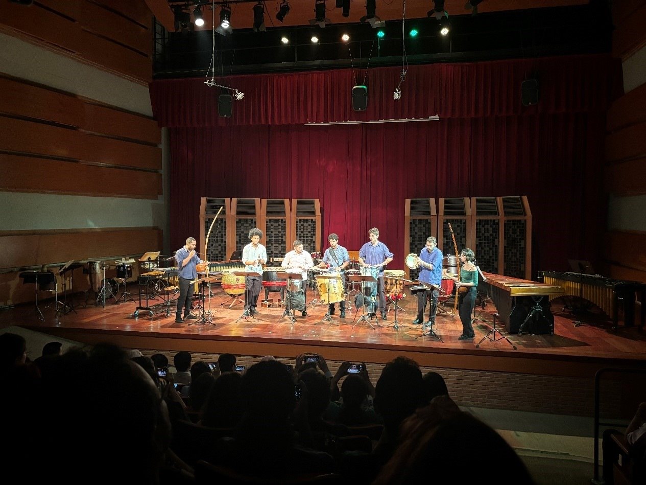 圣保羅州立大學(xué)藝術(shù)學(xué)院打擊樂(lè)團(tuán)在活動(dòng)上表演精彩的節(jié)目。 圣保羅州立大學(xué)孔子學(xué)院供圖