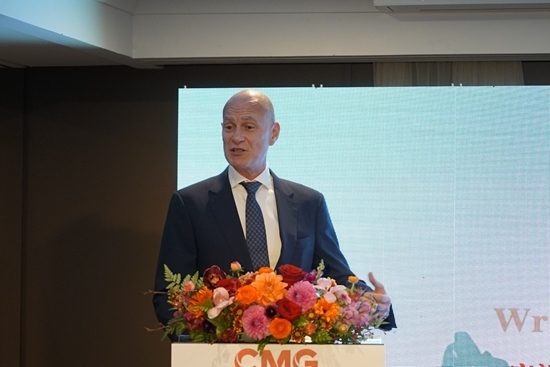 澳大利亞旅游局東半球市場(chǎng)及國(guó)際航司業(yè)務(wù)執(zhí)行總經(jīng)理何安哲在活動(dòng)上致辭。張舒惠攝