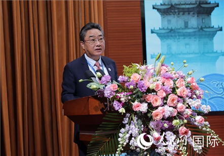 國—東盟中心秘書長史忠俊在“走進(jìn)中華文明——海絲印記 世遺泉州”主題人文交流活動中致辭。人民網(wǎng) 王婧攝