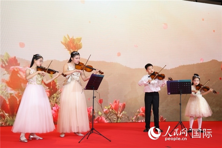 中國(guó)青少年樂(lè)器表演。人民網(wǎng)記者任皓宇攝