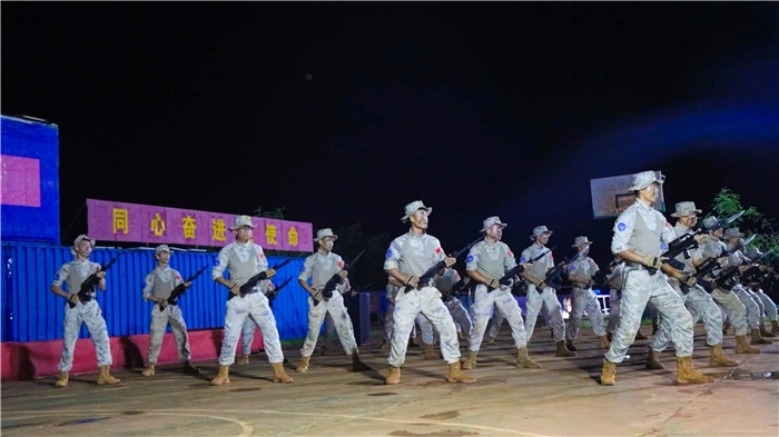 刺殺操展示氣勢沖天。孫千攝