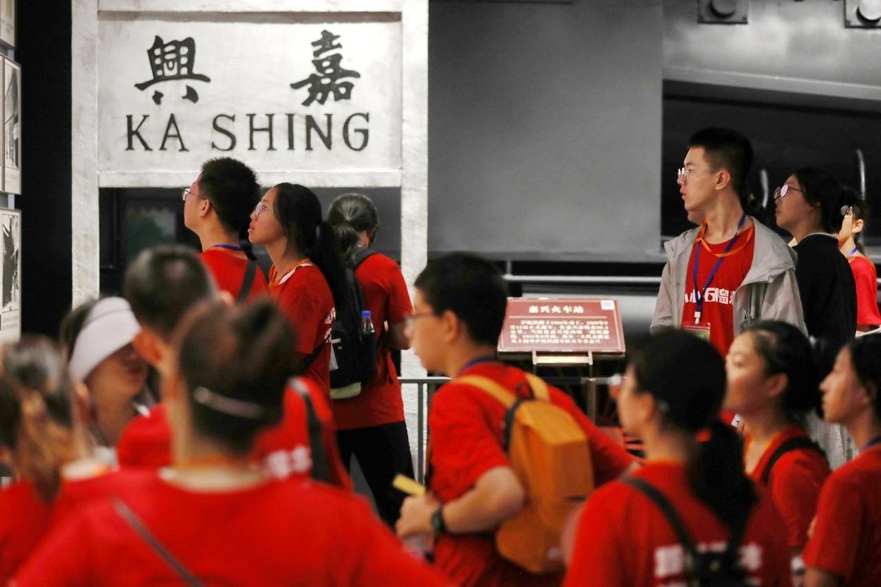 青少年參觀嘉興市南湖革命紀念館。拍友 金鵬 攝