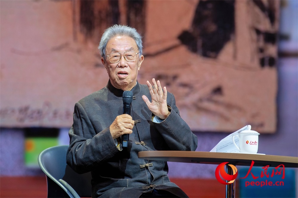 王蒙以《與時代同行 與人民同心》為題演講。人民網(wǎng)記者 翁奇羽攝