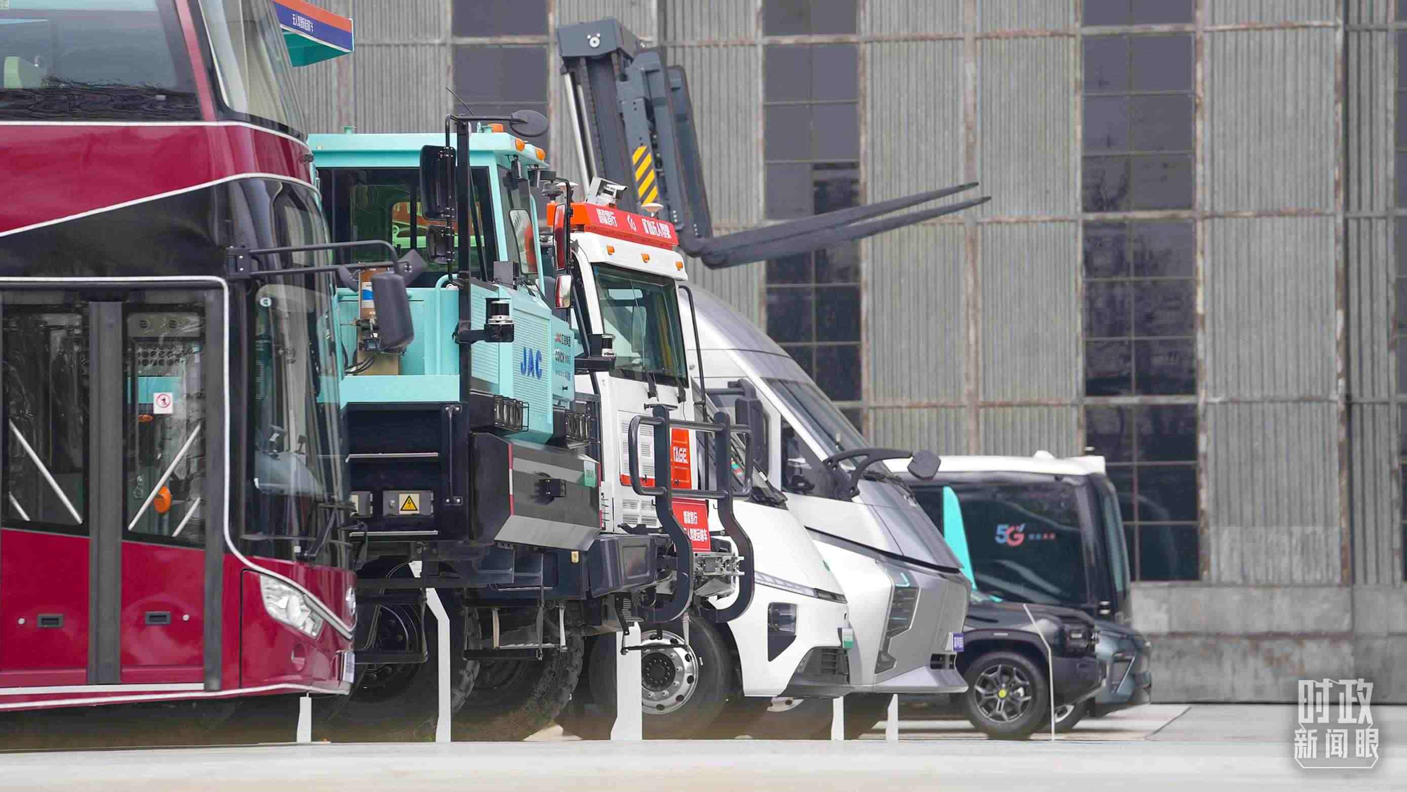 △安徽省重大科技創(chuàng)新成果集中展示展出的新能源汽車。（總臺(tái)央視記者金雨秋拍攝）