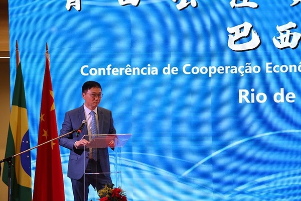 浙江省僑聯(lián)副主席兼巴西華人文化交流協(xié)會榮譽主席尹霄敏在活動現(xiàn)場致辭。人民網(wǎng)記者 陳海琪攝