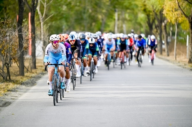 選手在比賽中展開激烈角逐。主辦方供圖