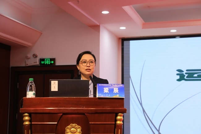 國(guó)家體育總局運(yùn)動(dòng)醫(yī)學(xué)研究所醫(yī)務(wù)監(jiān)督中心副主任、中國(guó)體育科學(xué)學(xué)會(huì)運(yùn)動(dòng)醫(yī)學(xué)分會(huì)副秘書(shū)長(zhǎng)梁辰授課。主辦方供圖