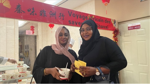 陜西涼皮+清真肉夾饃受到乍得友人歡迎。主辦方供圖