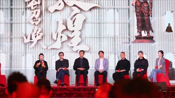 《受到召喚·敦煌》眾主創(chuàng)現(xiàn)場(chǎng)分享創(chuàng)作故事。主辦方供圖