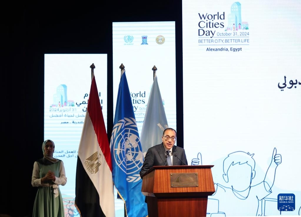 10月31日，在埃及亞歷山大，埃及總理馬德布利在活動上致辭。新華社記者 王東震 攝