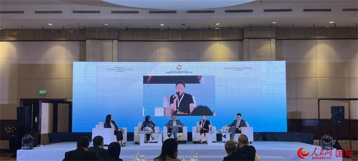 “企業(yè)對(duì)中國(guó)東盟互聯(lián)互通的責(zé)任與貢獻(xiàn)”分議題討論現(xiàn)場(chǎng)。人民網(wǎng)記者 曹師韻攝