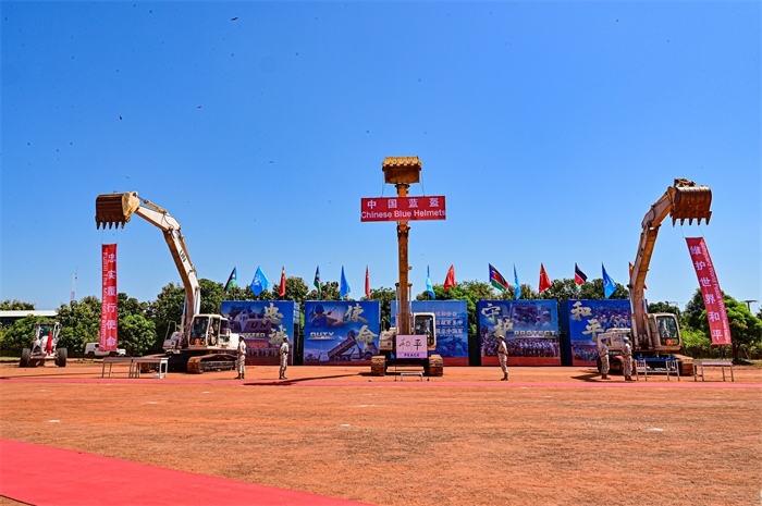 工程機械特技展示。王軍杰攝