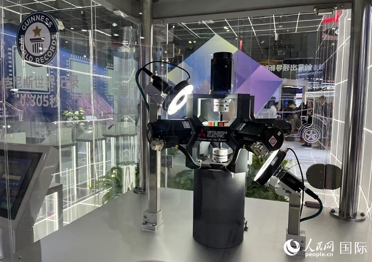 三菱電機開發(fā)的魔方機器人是吉尼斯世界紀錄保持者。人民網(wǎng)記者 陳思攝