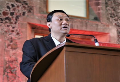 拉美分社負責人苗野主持慶?；顒印Ｖ鬓k方供圖