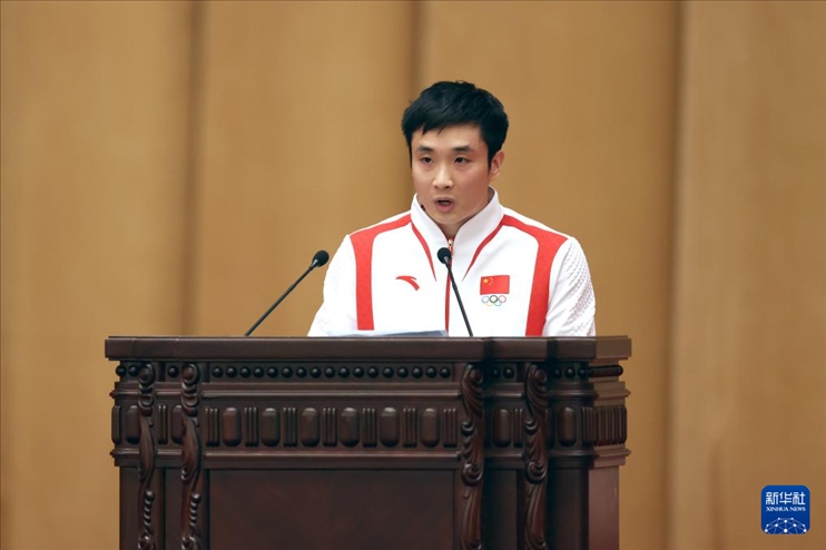 11月15日，跳水運動員曹緣在報告會上發(fā)言。新華社記者 李明 攝