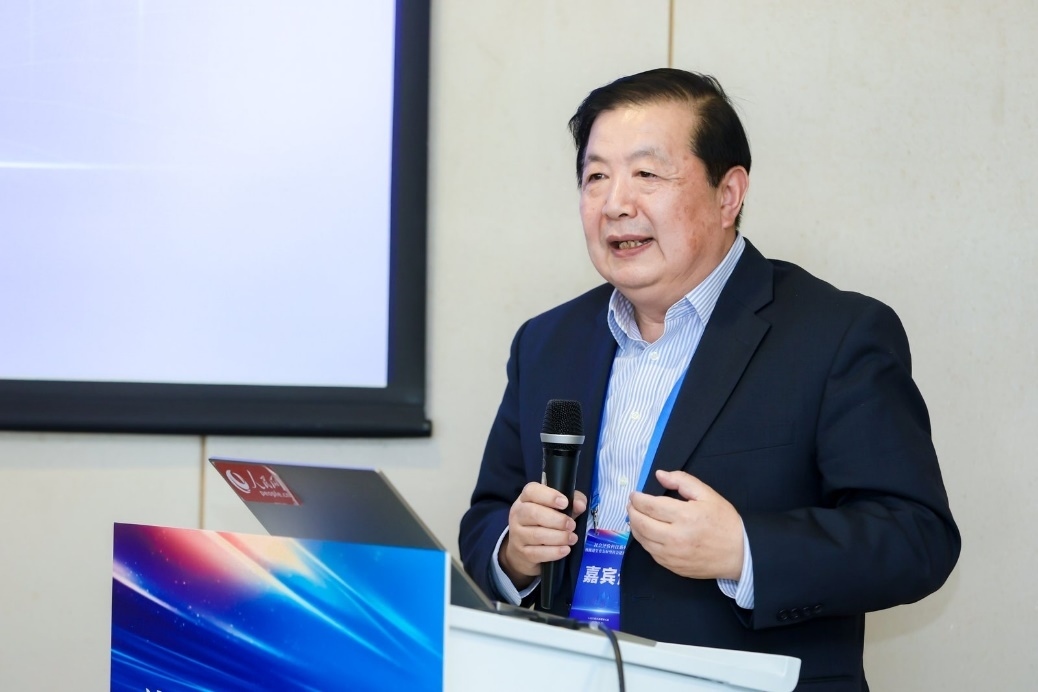 國(guó)務(wù)院參事，中國(guó)醫(yī)學(xué)科學(xué)院、北京協(xié)和醫(yī)學(xué)院長(zhǎng)聘教授，北京協(xié)和醫(yī)學(xué)院衛(wèi)生健康管理政策學(xué)院博士生導(dǎo)師劉遠(yuǎn)立發(fā)言