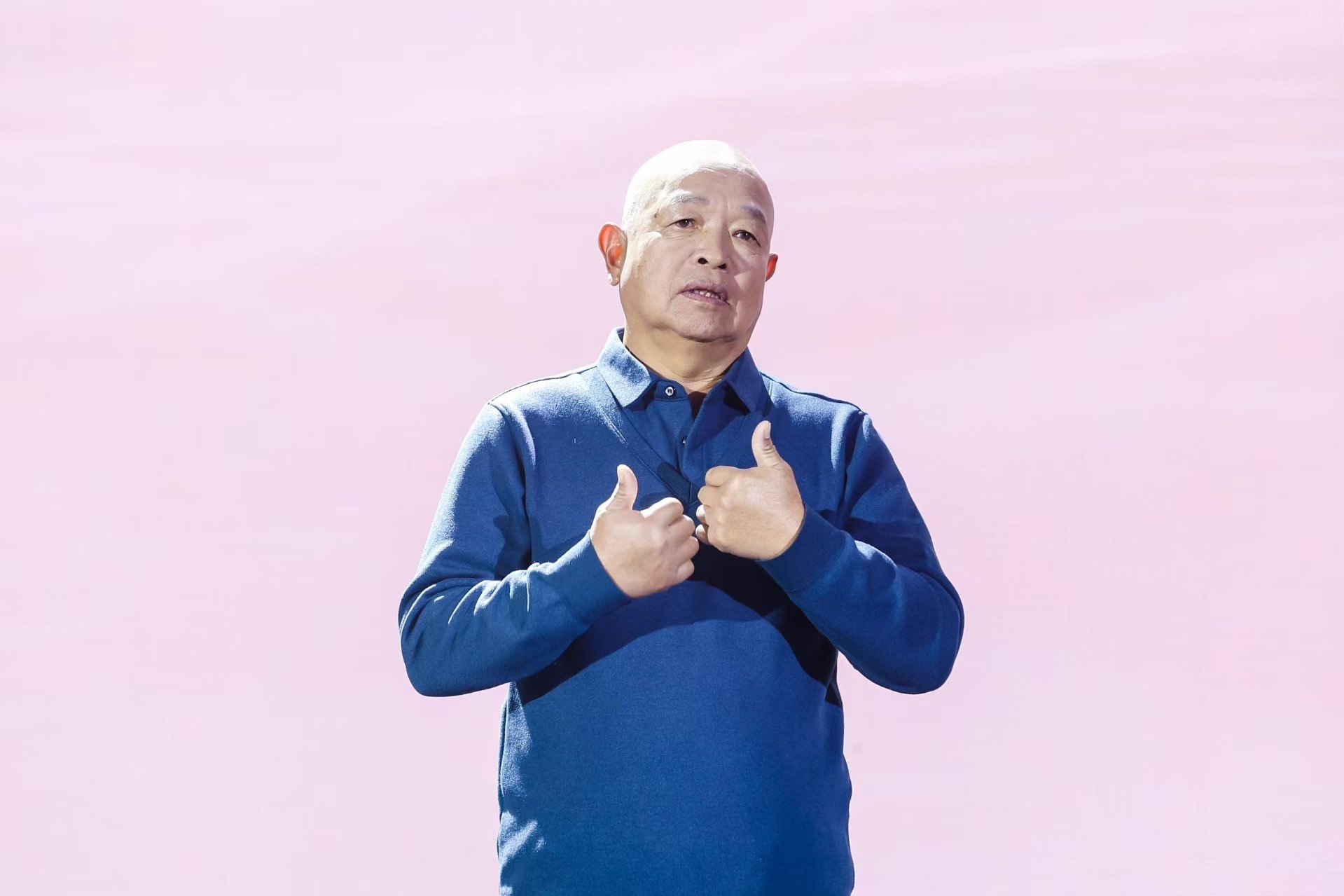 “山東好人”、煙臺市無聲洗車場經(jīng)理柳興濤。人民視頻供圖。