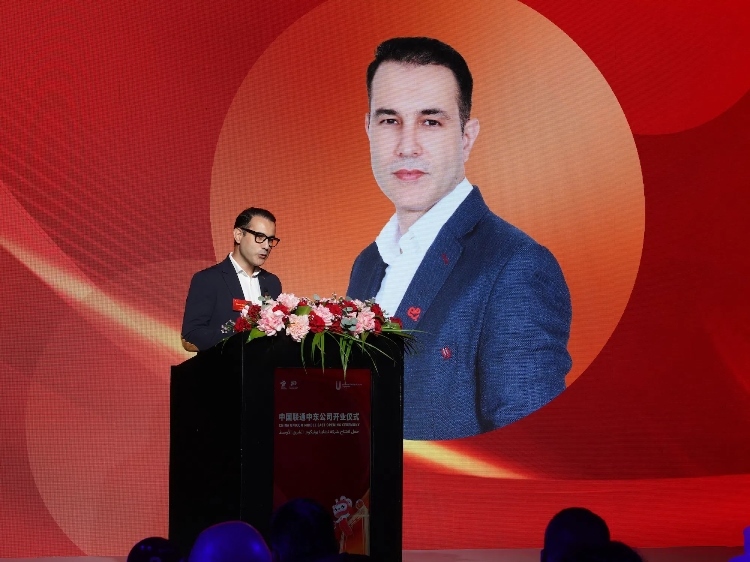 阿聯(lián)酋電信公司國際漫游與物聯(lián)網(wǎng)業(yè)務(wù)負(fù)責(zé)人賈瓦德·本塔賈爾致辭。中國聯(lián)通中東公司供圖