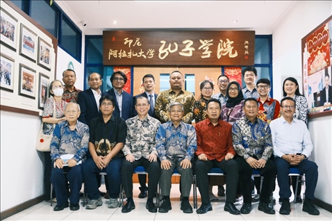 參會(huì)嘉賓合影。阿拉扎大學(xué)孔子學(xué)院供圖