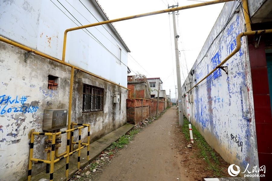 中燃公司在玉山鎮(zhèn)鋪設(shè)完工的燃?xì)夤芫W(wǎng)。人民網(wǎng)記者 慎志遠(yuǎn)攝