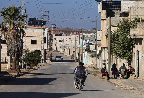 這是12月1日拍攝的敘利亞哈馬省北部一處城鎮(zhèn)街道。新華社發(fā)