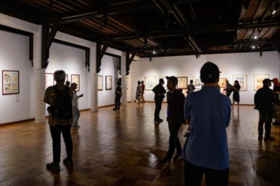 觀眾參觀“東盟-中國人文交流年”漫畫大賽展覽。記者 徐欽 攝