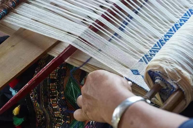 黎族傳統(tǒng)紡染織繡技藝。文化和旅游部非物質文化遺產司供圖