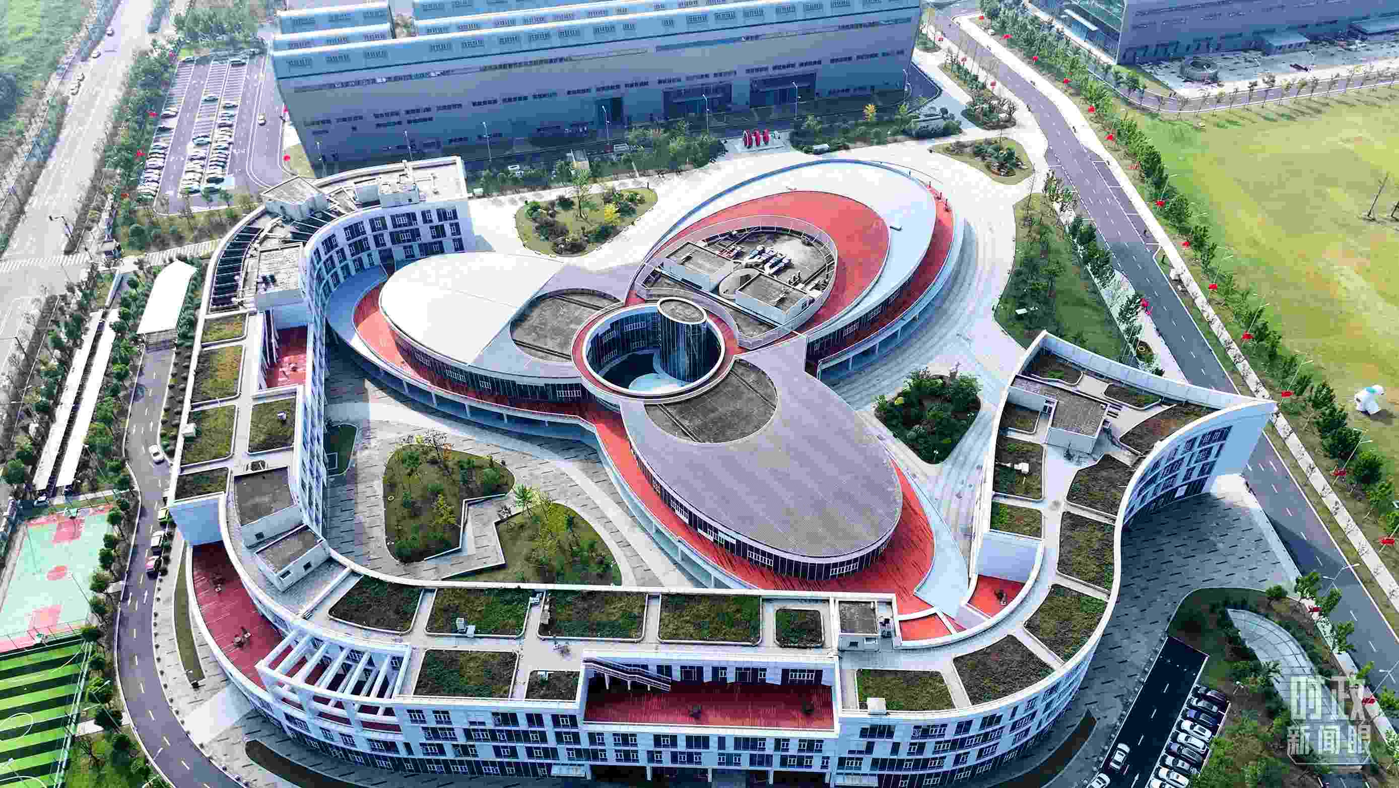 △位于合肥未來(lái)大科學(xué)城的聚變堆主機(jī)關(guān)鍵系統(tǒng)綜合研究設(shè)施園區(qū)。（總臺(tái)記者陳志猛拍攝）