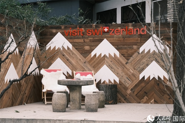 瑞士小木屋一隅，靜謐中散發(fā)出阿爾卑斯的冬日溫情。人民網(wǎng) 實(shí)習(xí)生黃睿攝