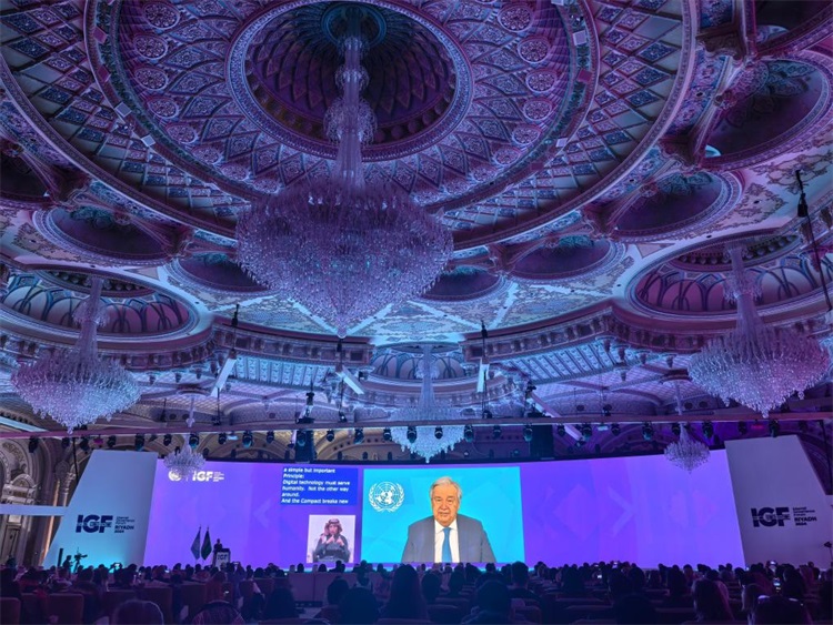 圖為第19屆聯(lián)合國(guó)互聯(lián)網(wǎng)治理論壇（IGF）“推動(dòng)科技企業(yè)履行兒童網(wǎng)絡(luò)保護(hù)責(zé)任”開(kāi)放論壇活動(dòng)現(xiàn)場(chǎng)。中國(guó)傳媒大學(xué)供圖。