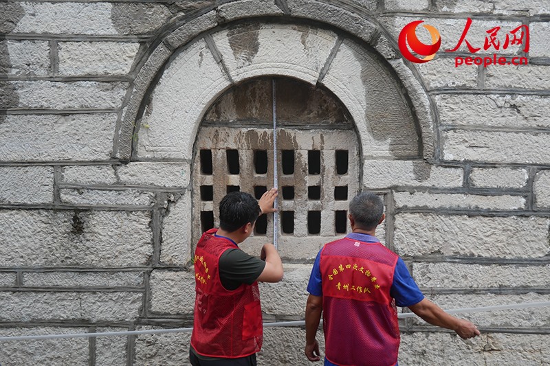 9月14日，山東青州，文物普查隊(duì)員正在實(shí)地調(diào)查。人民網(wǎng)記者 韋衍行攝