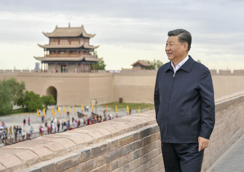 2019年8月20日上午，習近平總書記來到嘉峪關(guān)關(guān)城，登上城樓察看關(guān)城整體面貌，聽取河西走廊長城、關(guān)隘歷史文化情況介紹。新華社記者 謝環(huán)馳 攝