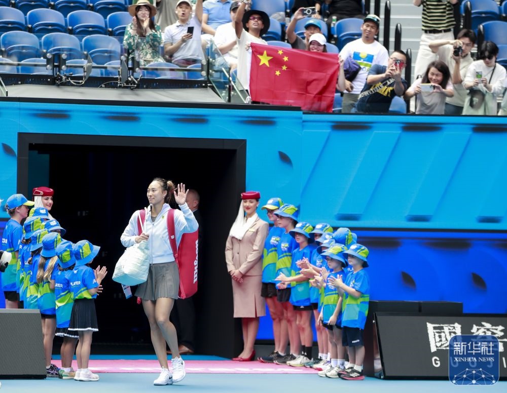 ↑鄭欽文在比賽前入場。新華社記者 馬平 攝