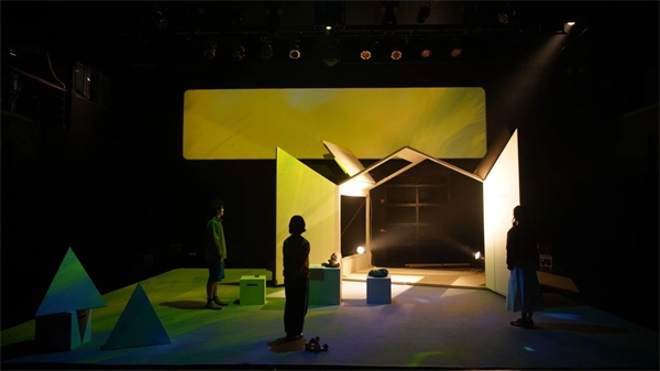 《又一道光芒》劇照。中國(guó)國(guó)家話劇院供圖