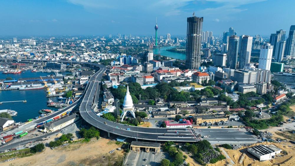 這是2025年1月13日拍攝的斯里蘭卡科倫坡風(fēng)光（無人機(jī)照片）。新華社發(fā)