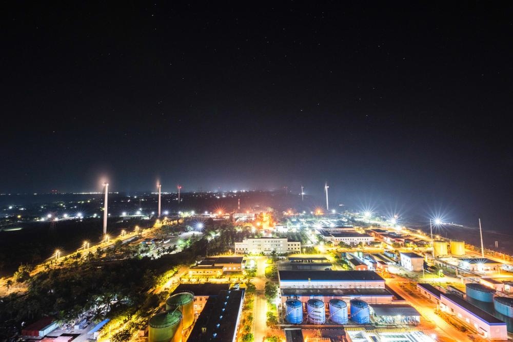 這是斯里蘭卡普特拉姆電站夜景（2020年12月8日攝）。新華社發(fā)（普特拉姆電站供圖）