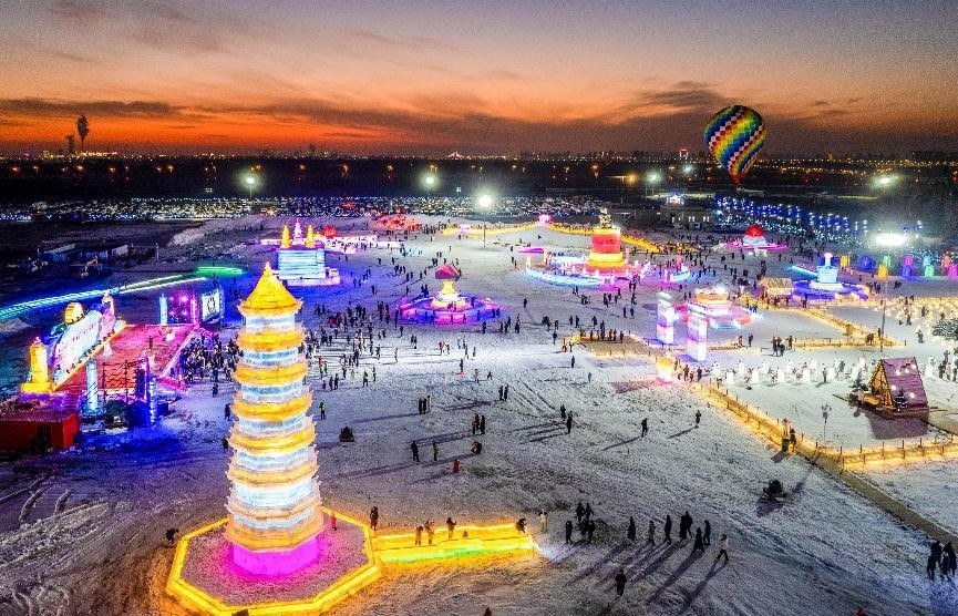 第四屆呼和浩特歡樂冰雪節(jié)活動現(xiàn)場。丁根厚攝