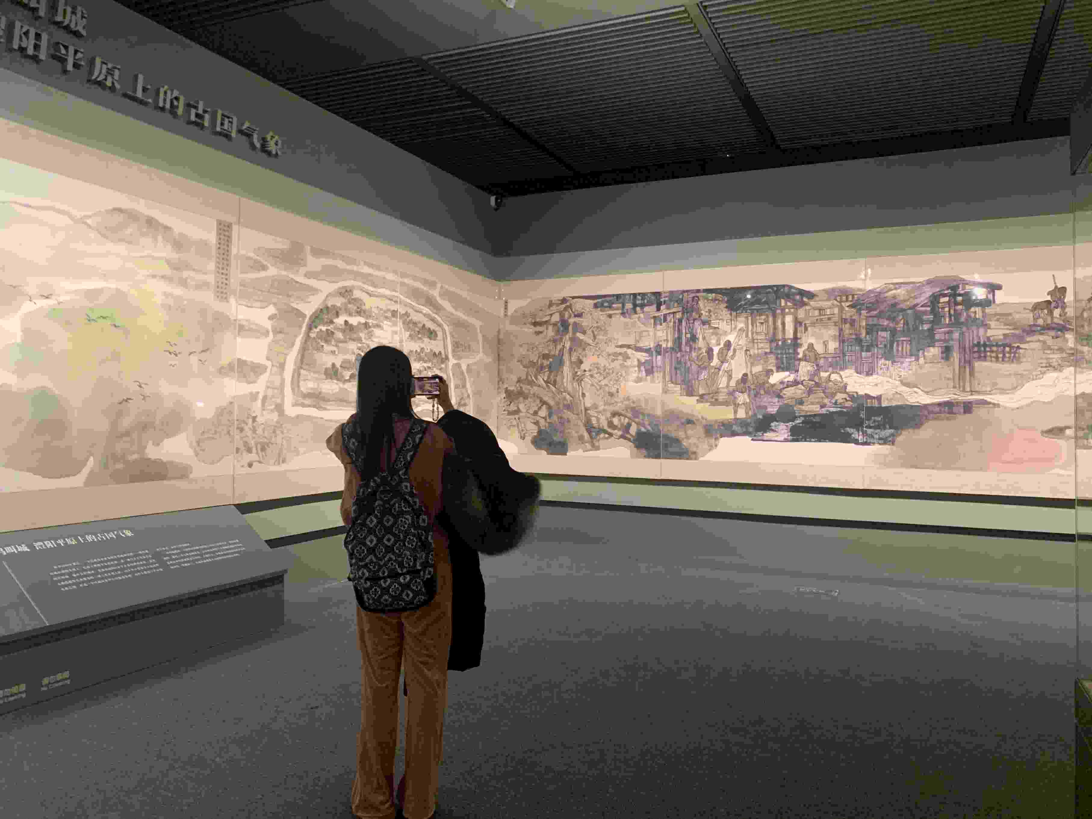 觀眾正在參觀展覽。國博供圖