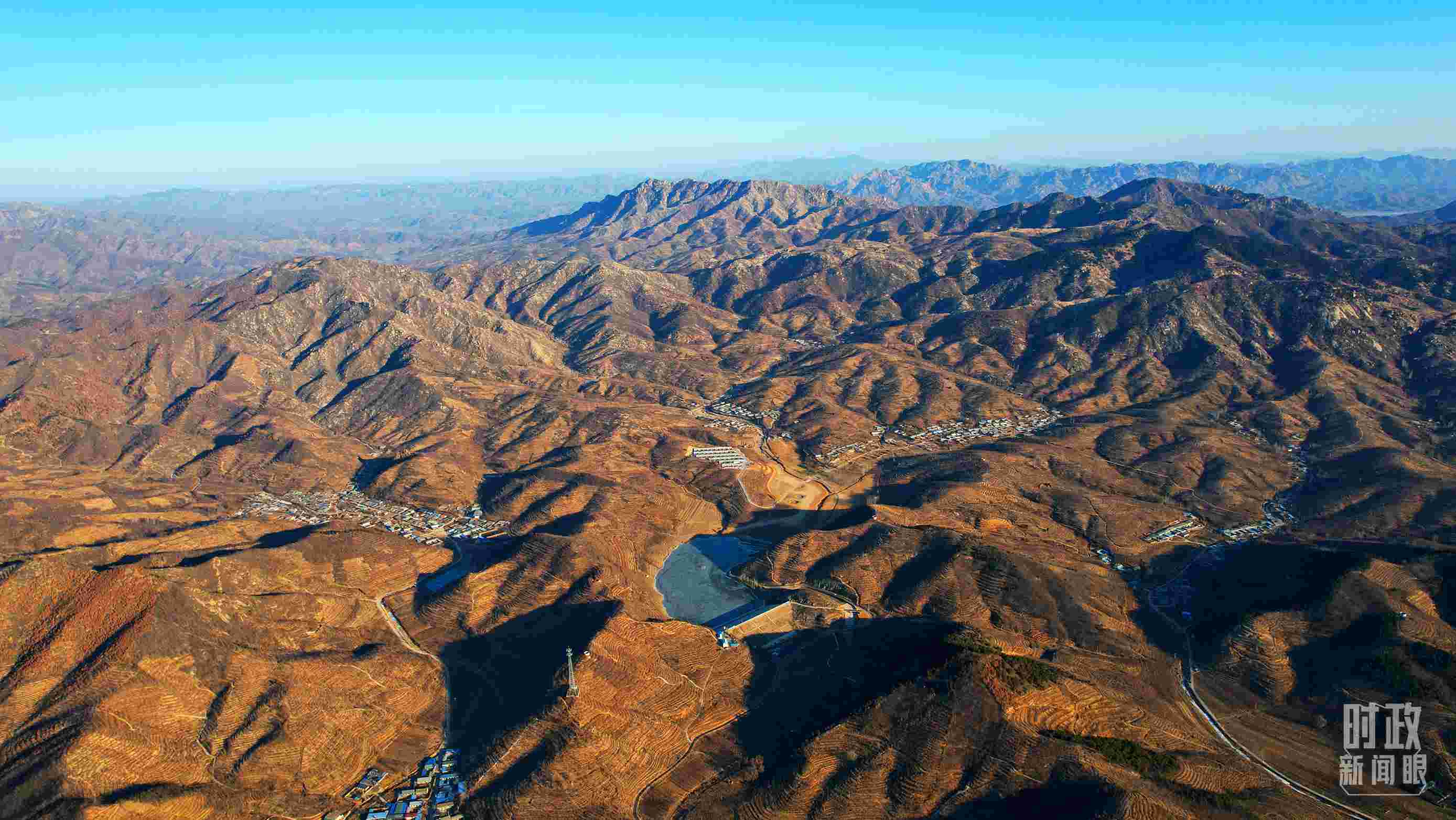 俯瞰祝家溝村。（總臺(tái)央視記者范凱拍攝）