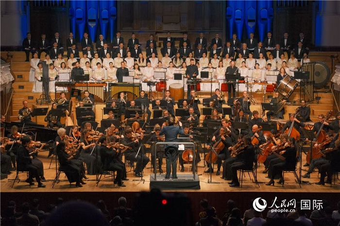 奧克蘭市政廳《空?！方豁懬莩霈F(xiàn)場。張波若攝