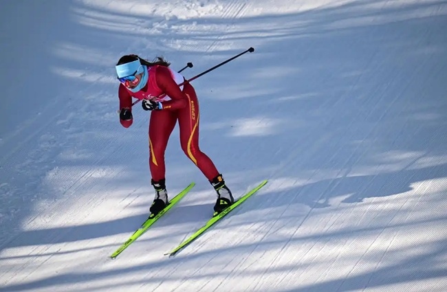 2月9日，中國(guó)隊(duì)選手巴亞尼·加林在比賽中。新華社記者 張龍攝