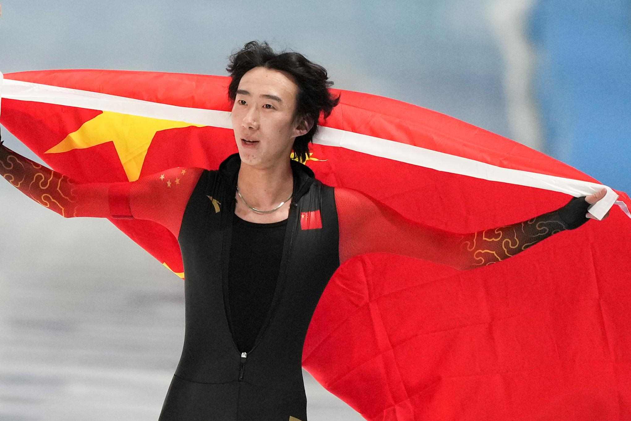 2月9日，吳宇慶祝奪冠。新華社記者 李一博 攝