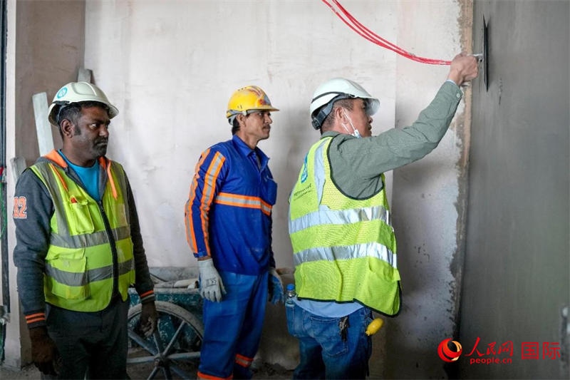 抹灰。人民網(wǎng)塔里克·易卜拉欣攝