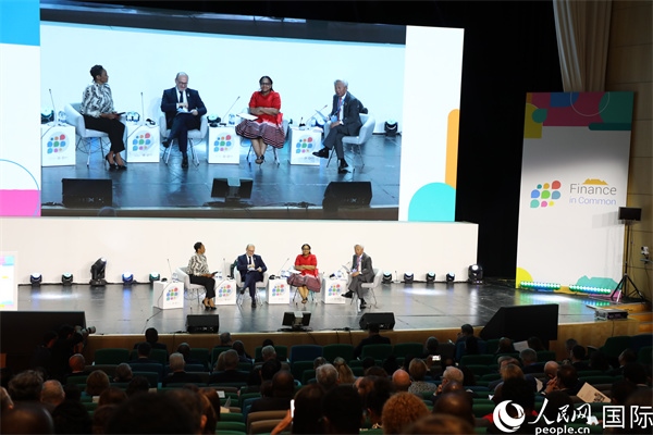 第5屆“共同金融”峰會(huì)在南非開普敦國(guó)際會(huì)議中心開幕。圖為峰會(huì)開幕式現(xiàn)場(chǎng)。人民網(wǎng)記者戴楷然攝