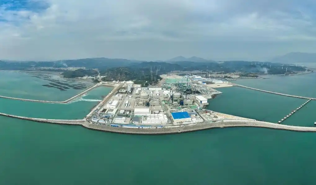 △2025年1月1日0時(shí)17分，經(jīng)過(guò)168小時(shí)滿功率連續(xù)運(yùn)行考核，漳州核電1號(hào)機(jī)組正式投入商業(yè)運(yùn)行。