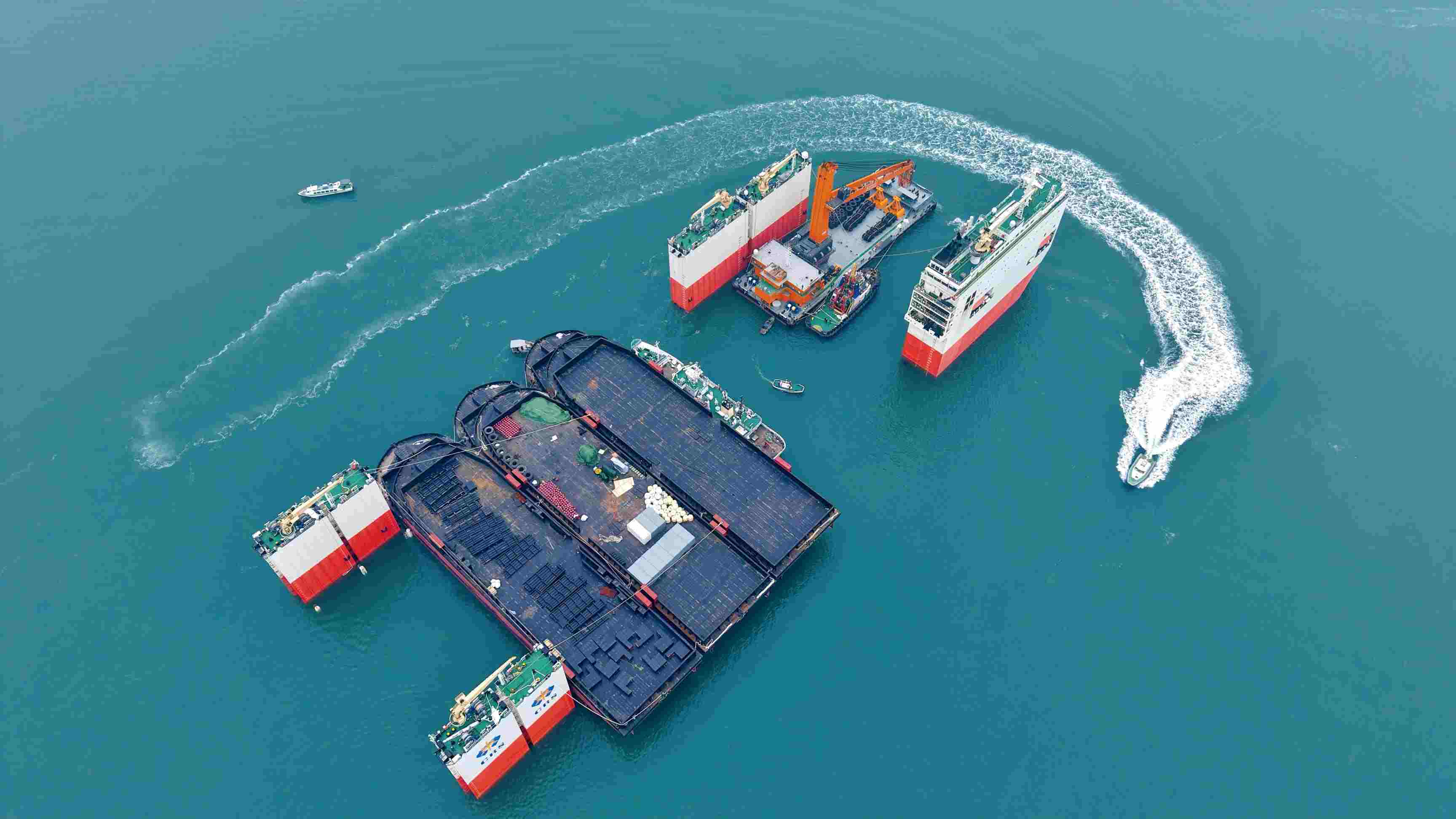 “華瑞龍”輪裝載13艘船舶前往幾內(nèi)亞。受訪方供圖