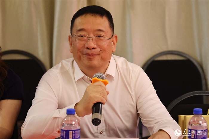 巴西文協(xié)主席上官建峰在座談會(huì)上致辭。人民網(wǎng)記者 陳海琪攝